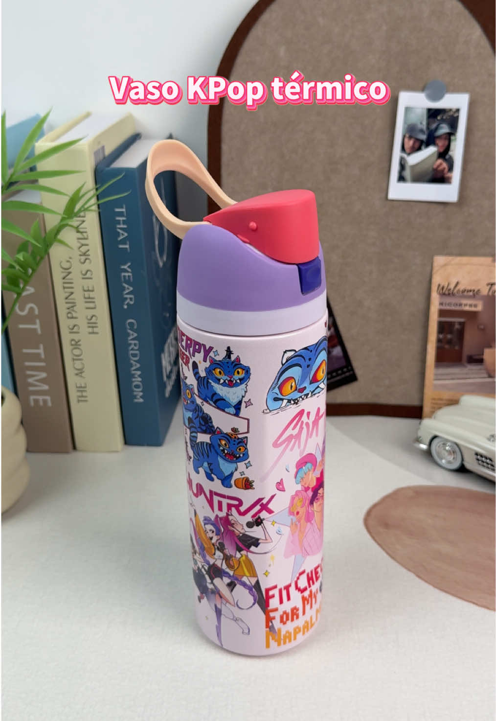 Para las personas que andan buscando las botellas de agua de las guerreras K-Pop #tumbler #kpopdemonhunters #bottle #cup #spotlightfinds #tiktokshop #tiktokshopfalldealsforyou #Kpop #kpopdemonhunter #sajaboys #insulatedtumbler #thermalglass #glass #glasses #usa_tiktok #tiktokmademebuyit #foryou #viral #fyp #TikTokShopRestock 