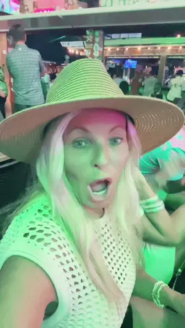 @Muffin ⚓️🛥️☀️ @kimholland181 @janecapehart181 