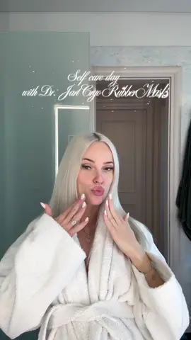 Self care day with @DrJart_EU Cryo Rubber Mask 🫧🛁🎀  #cryorubbermask #kbeauty #mask  