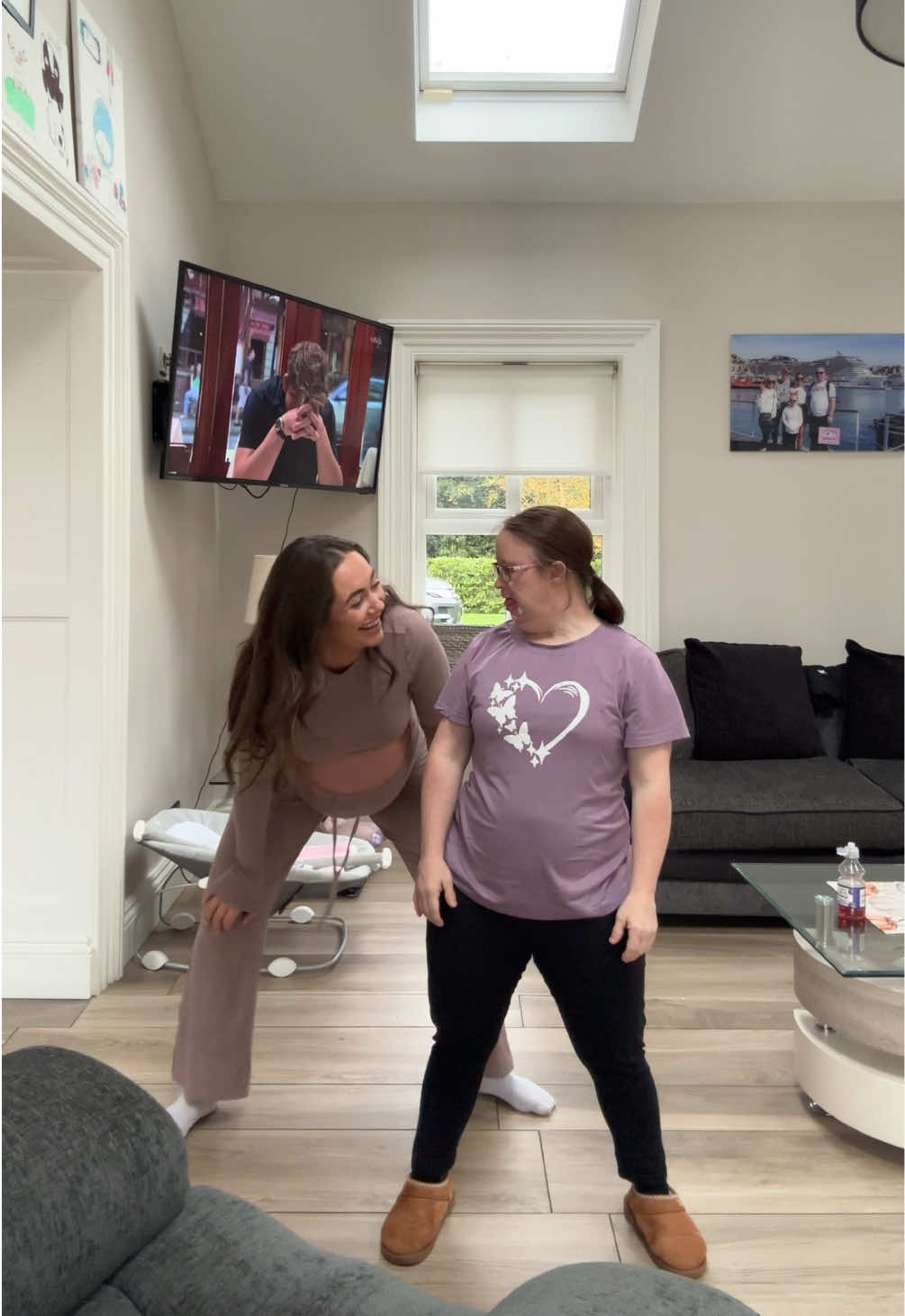 Teamwork to get baby girl out 😂🤭 #fyp 