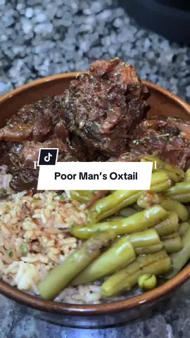 Let’s make some oxtail for BROKIESSSS. Would you try this out? Oxtail: $30+ Turkey Necks: $7.99 😛