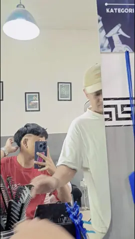 masih bersama andalan kita😋😅@wildan #fyp #pasarkemisiutabumi #barbershopking #xyzbca #4u 