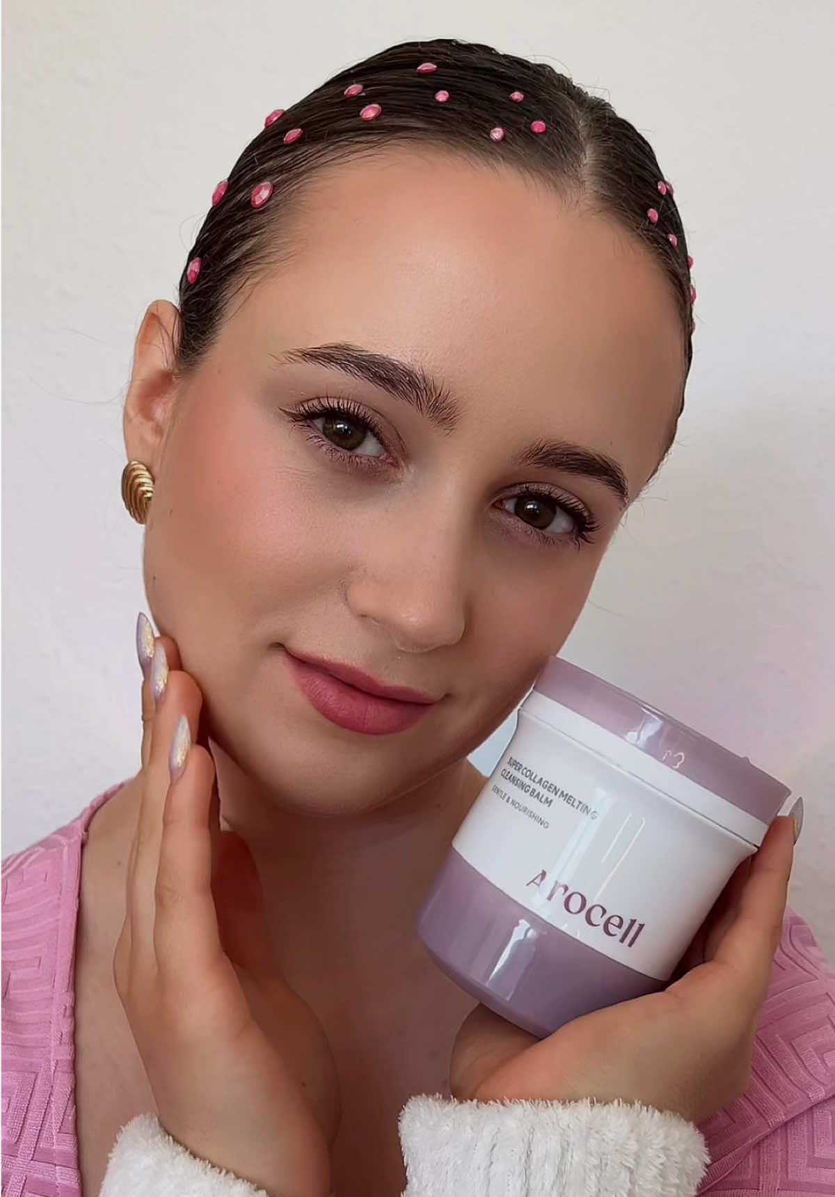 My new skincare obsession 💜 Arocell Super Collagen line = hydrated, glowing skin ✨ 🧴 Cleansing Balm – melts makeup, super gentle 💆‍♀️ Wrapping Mask – gives that glass-skin glow Totally worth adding to your routine! 💫 @AROCELL Global  #Arocell #SkincareReview #CollagenCare #BeautyRoutine #GlowySkin 