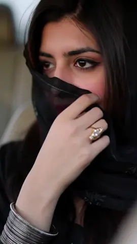 #creatorsearchinsights  The wind whispers secrets tonight… 💨 A girl sits silently in her car, her black dupatta dancing wildly in the breeze. Only her eyes — deep, calm, and full of stories — appear for a fleeting moment through the fluttering fabric. Her silver bangles shimmer softly in the dim light, her golden ring catching the glow as she holds her veil close. It’s a moment of mystery, beauty, and silence — where emotions speak louder than words. 🌙🖤 #CinematicMood #PakistaniGirl #WindyVibes #DupattaMoments 