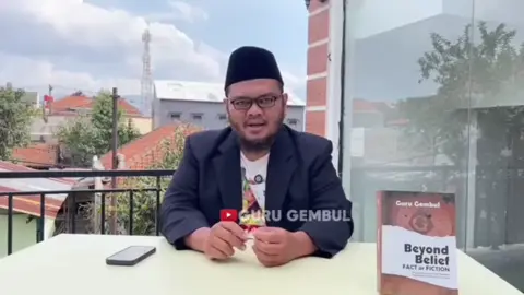 10 Kesalahan Pondok Pesantren Versi Guru Gembul : 1. Keengganan menerima kritik dan evaluasi.  ( Apa Artinya Santri itu Bebal? ) 2. Tidak mengajarkan pola pikir dan kecerdasan nalar. ( Apa Artinya Santri itu tidak mempunyai Pola dan Nalar Kritis Sistematis? ) 3. Fanatik pada masa lalu. ( Apa Artinya Santri itu Hanya terpaku pada Kutipan lama yg tidak relevan lg dgn masa kini? ) 4. Tidak terbiasa dengan ilmu pengetahuan dan data, melainkan doktrin. ( Apa Artinya Santri itu tidak Mampu memetakan dan tidak paham Sains? ) 5. Sekuler dalam pendidikan/memisahkan ilmu agama dan ilmu duniawi.  ( Apa Artinya Santri itu paradigma pendidikannya cacat? ) 6. Tidak mengerti 