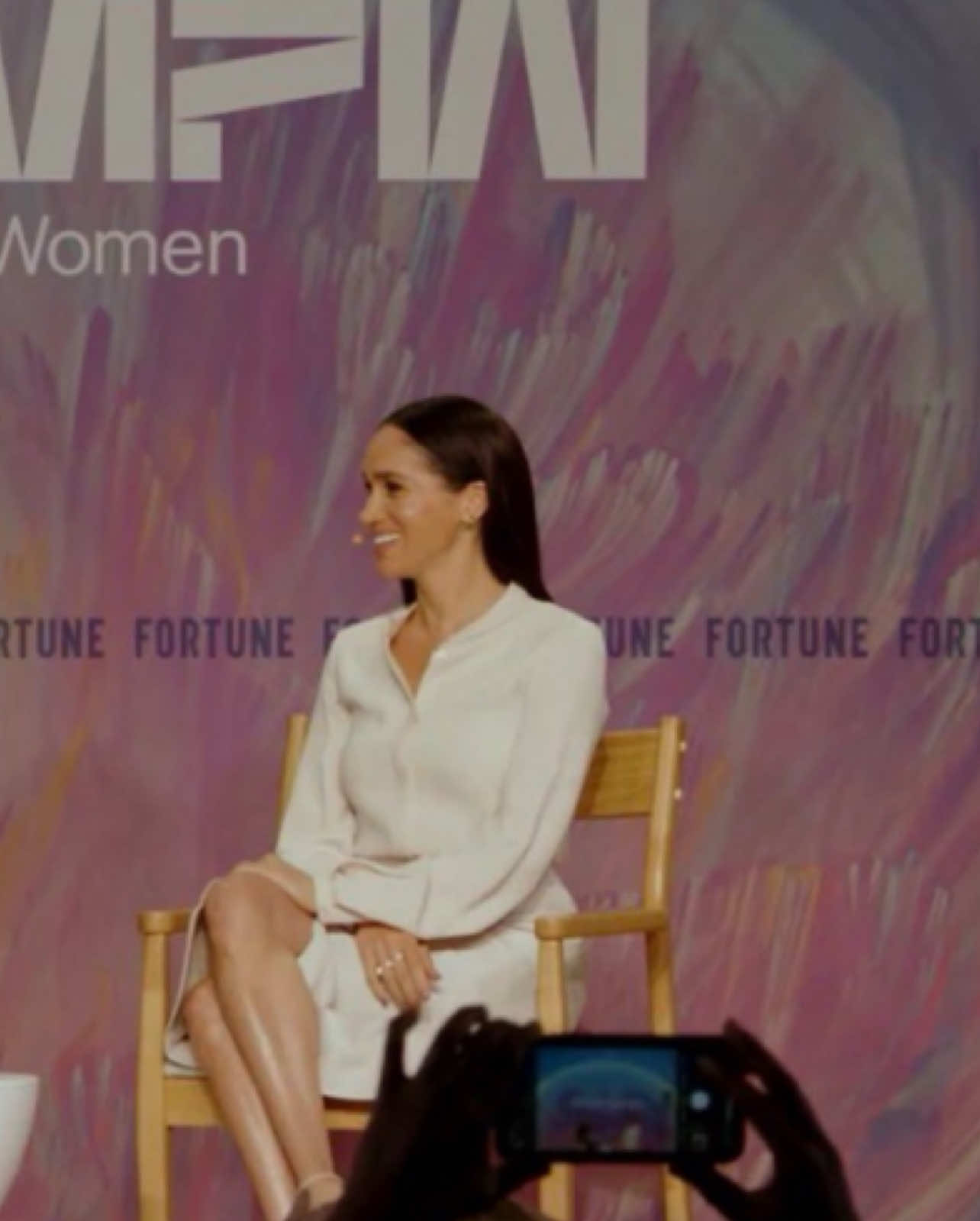 Meghan is the embodiment of grace and intellect — thoughtful, intelligent, and effortlessly articulate. She’s not just speaking; she’s inspiring. A true role model for women everywhere. 💕✨ #fortunempw #duchessmeghan #duchessofsussex #intelligence  #Meghanmarkle 