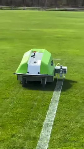 Your fields have never looked better🦾 #robot #linemarking #turftank #Soccer #corner 