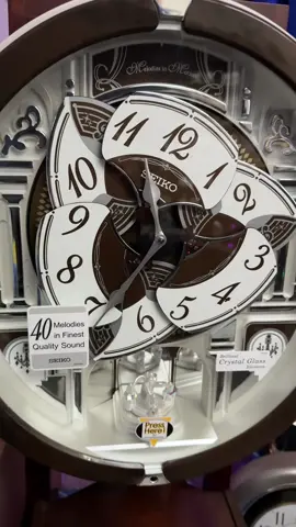 the moving parts and details on this clock create such a satisfying optical illusion I LOVE IT!!! 🤩 #amazing #relax #fyp #chill #vibes 