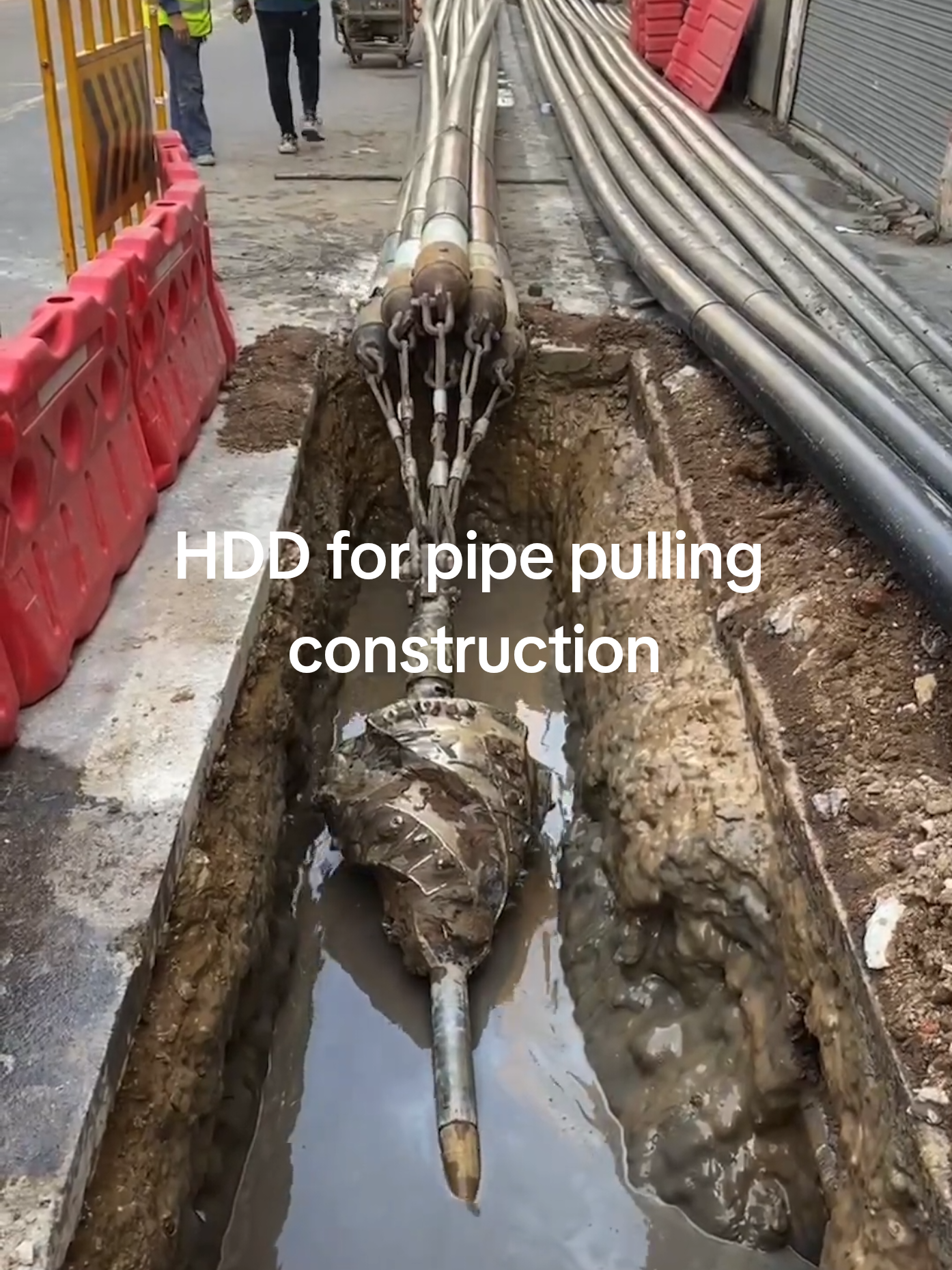 Horizontal directional drilling is used for pipe pulling construction, and customers report that the drilling speed is 300 meters per day. #trenchless #pipe #HDD 