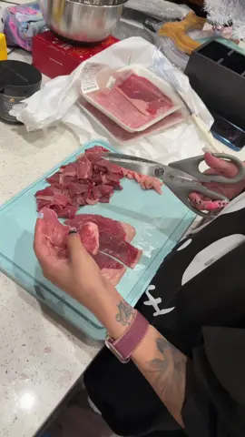 Super helpful 2 pack scissors  for cooking and more   #TikTokShopFalDealsForYou #TikTokShopBlackFriday #TikTokShopCyberMonday #TikTokShopFalIDealsForYou #TikTokShopCreatorPicks