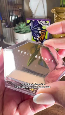 Sculpt, glow, and go ✨ The Fenty Beauty Contour Sculpt + Sparkly highlighter Duo has you snatched and shining in seconds 💅🏽💖 @Fenty Beauty  #highlighter #contourstick #fentybeauty #makeuplover #makeuptok 