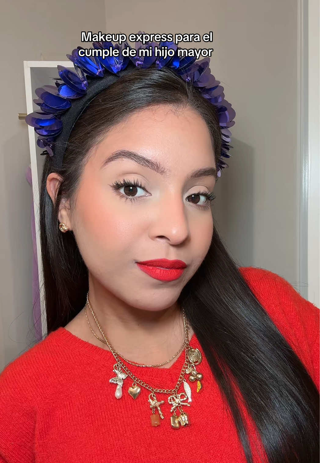 Para estar lista para las fotos 🤭😊 Amo este labial que cosa tan linda 😍 #maquillajeespress #morphy #redlips 