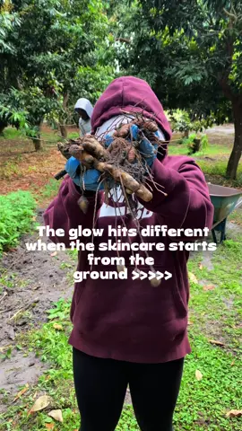 Your skin look low different when the skin care starts from the ground #bodaciousbodybeads #turmericsoap #naturalremedies #glowingskin 