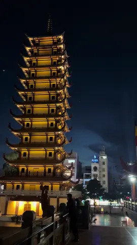 Tiếng tụng kinh thanh tịnh tại chùa Việt Nam Quốc Tự - Đường Ba Tháng Hai - Quận 10 - TP. HCM  Mỗi ngày sáng từ 5h00 Tối từ 17h45 các Phật tử sẽ ngồi tại chánh điện và đọc kinh cùng với Quý Thầy. Tuỳ vào mỗi tháng sẽ tụng loại kinh đó hiện tháng 8al đang tụng Kinh Pháp Hoa. Tháng 9 sẽ tụng kinh Dược Sư. Hữu duyên chia sẽ đến tất cả mọi người dành thời gian về chùa lắng động tịnh tâm về chùa tu tập để cùng lấy năng lượng tốt lành.