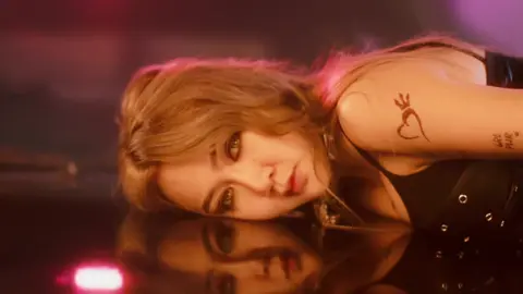 မတော်တဆ 🎙️ ဝိုင်းစုခိုင်သိန်း @Wyne Su Khine Thein Official #မင်းနဲ့အကြောင်းတွေမပြောပြချင်ဘူး #ဝိုင်းစုခိုင်သိန်း #MyanmarMusic #သီချင်းချစ်သူ #foryourpages 