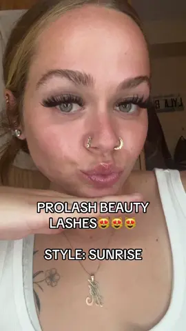 obsessed 😻😻😻 #lashes #lashtok #prolashbeauty #lashclusters #lash 