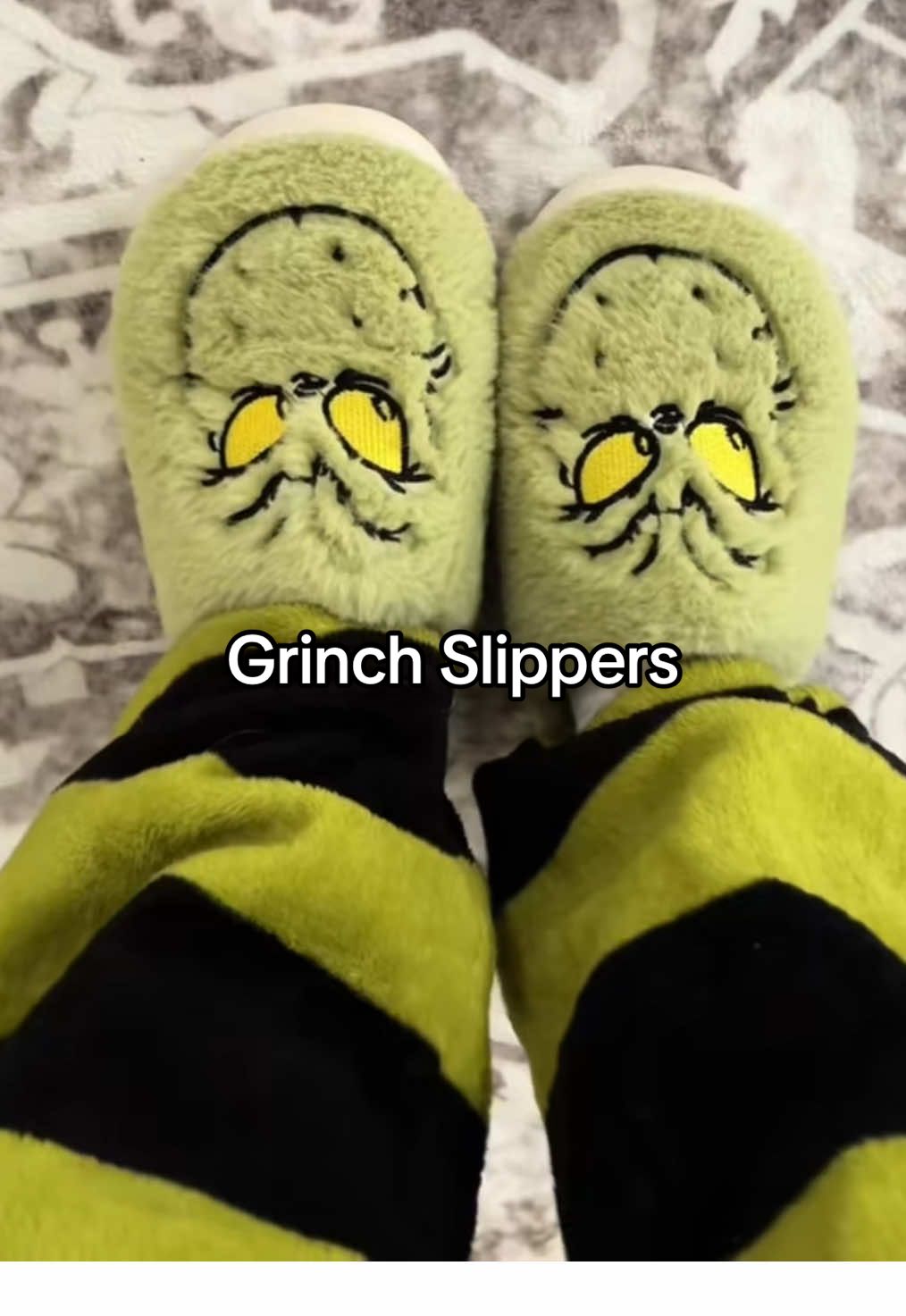 Best Holiday Grinch Slippers ever! 💚  . . . #onthisday #tiktokshopcreatorpicks #creatorpicksambassador #warmupfortheholidays #slippers