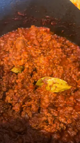 💬 Mom Talk: Some days be so busy, I barely have time to breathe—between kids, work, and everything else, quick meals really save the day! 🍽️💪🏾 It’s not about being lazy, it’s about being smart with your time and keeping your family fed and happy. ❤️ Because when you’re a mom on the go, every shortcut that still brings smiles to the table is a win! 🙌🏾✨