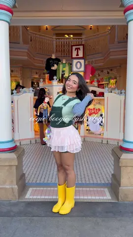 oogie boogie bash at Disneyland vlog ✨✨ full vlog coming soon to yt !!  #disneyparks #oogieboogiebash #disneyvlog #halloweenparty @Lauren Desloge 