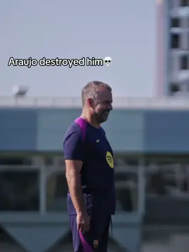 Hansi flick reaction 😭😭😭#araujo🇺🇾 #hansiflick #fcbarcelona #training #football 