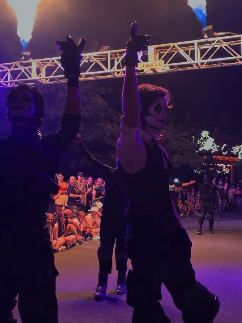𝐒𝐜𝐫𝐞𝐚𝐦 𝐊𝐢𝐧𝐠𝐝𝐨𝐦 🔥 @itzarcher @fryboy I love these guys and their team.  #hersheyparkdarknights #archer #Fryboy #hersheypark #decayedbrigade @hersheyparkdarkknight 