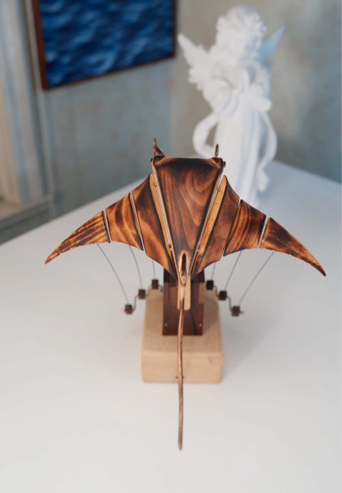 Handmade motion, born from the sea. This wooden automaton is handcrafted from North American walnut and European beech — two woods chosen for their warmth, strength, and natural beauty. Inspired by the quiet grace of ocean life, each piece turns movement into poetry, bringing calm and a touch of the sea to any space. #handmadegifts #oceanlover #roomdecor #automata #woodart 
