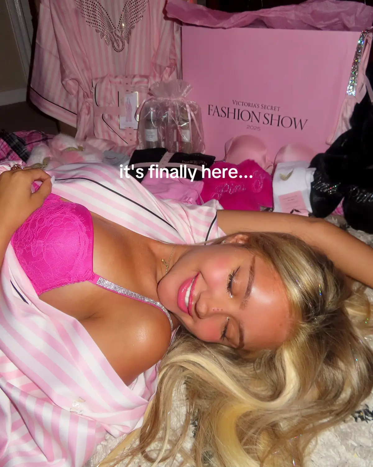 so u guys understand, it's like the girls' superbowl🪽🩷 #vspartner #vsfashionshow #vsfashionshow2025 