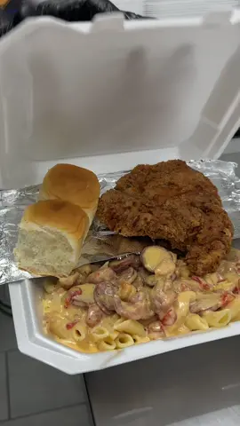 love it here😂& yall love these so enjoyyy #mackaylaari #workingmom #Collabros #409 #blackownedrestaurant 