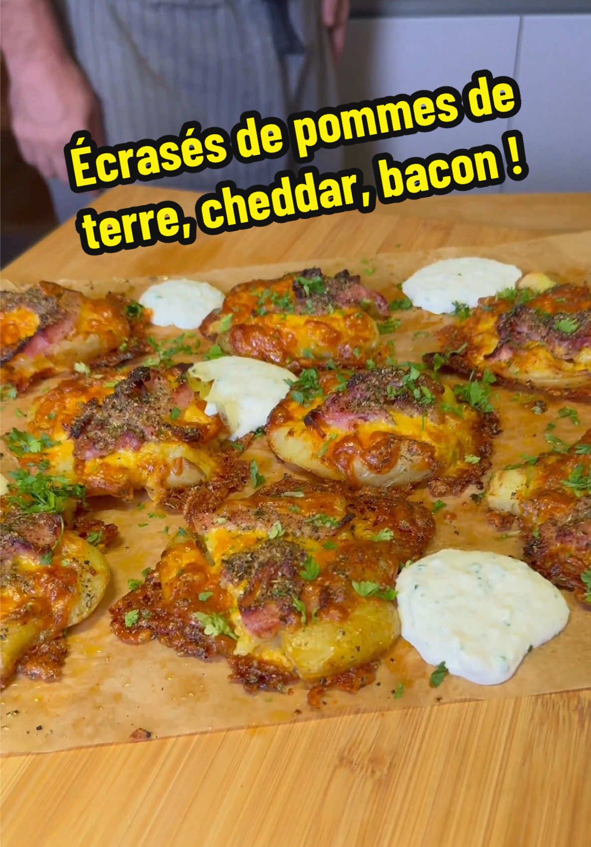 👨‍🍳 L'écrasé qui va vous donner la patate ! 🥔   Simple et efficace, ma recette ultra-gourmande de pommes de terre @Princesse Amandine (avec la peau si fine, c'est le secret !) écrasées avec du cheddar, du bacon et ma sauce yaourt-ciboulette, c'est une tuerie facile à faire. Régalez-vous ! 🤤   Vous pouvez retrouver la recette sur le site de Princesse Amandine. Collaboration commerciale. #recette #cuisine #chef #PrincesseAmandine #pommedeterre