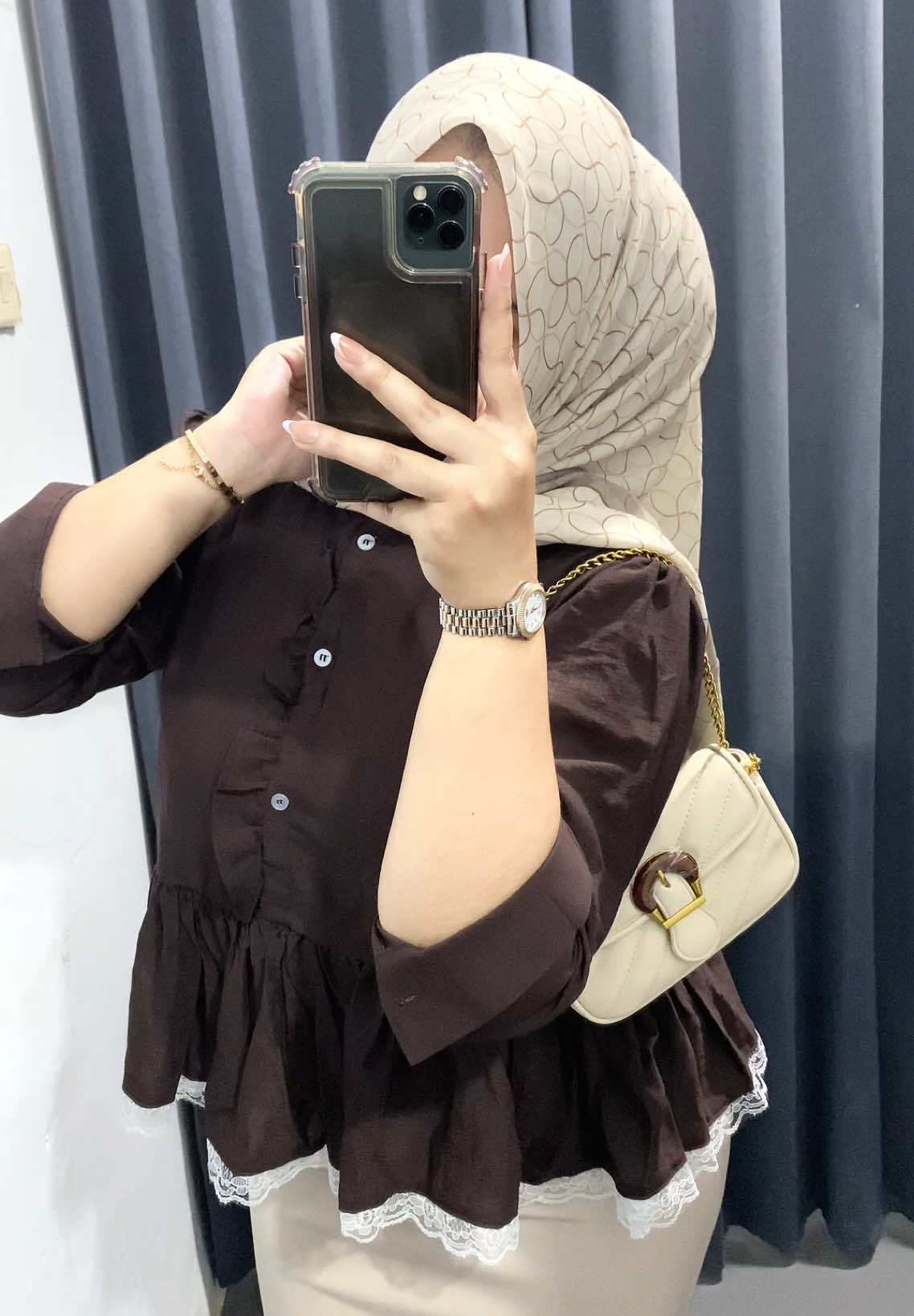 Blouse Cantik by @Cantiqu Official Store 😍 #blouseatasanwanita #ruffle #blouserenda #pololinen 