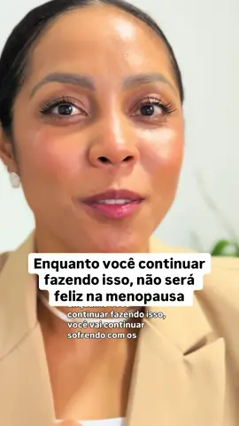 Os dois maiores erros que a mulher na pré-menopausa e menopausa comete é fazer a mesma dieta e/ou acreditar que só a reposição hormonal resolve os sintomas dessa fase.  Veja o vídeo até o fim para entender o que fazer.  Me siga @menopausaafeliz para ser feliz na em menopausa Encaminha esse vídeo para uma amiga que precisa saber disso também. 💚  Para um acompanhamento individualizado me chama no link da minha biografia @menopausaafeliz 