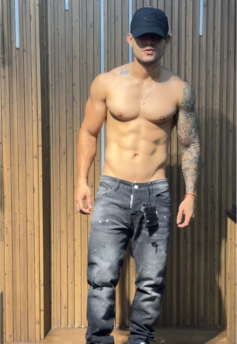 👖Estilo que habla por ti Disponible en nuestra tienda para que eleves tu look con la elegancia que te distingue. #BossMen #EstiloMasculino #PantalonesPremium 