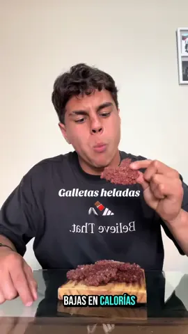 Galletas heladas gente 🍪🍫 esta receta me la inventé y esta top 🤤💪🏼  todos estos productos como la quinoa pops de la marca @La Purita Perú 😋 y la 🍯 de maple  de @Spread Perú  la encuentras en @ecoterra.peru   La mejor tienda saludable 💪🏼🤭 Ingredientes : Chocolate  Queso cottage Miel de maple  Sal de maras  Quinoa pops  #chocolate #quinoa #galletas #saludable #recetassaludables 