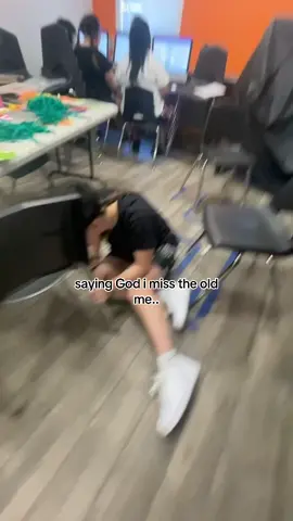 i would do anything to go back to the person i used to be. #fyp #foryoupage #MentalHealth #relatable #makemefamous 