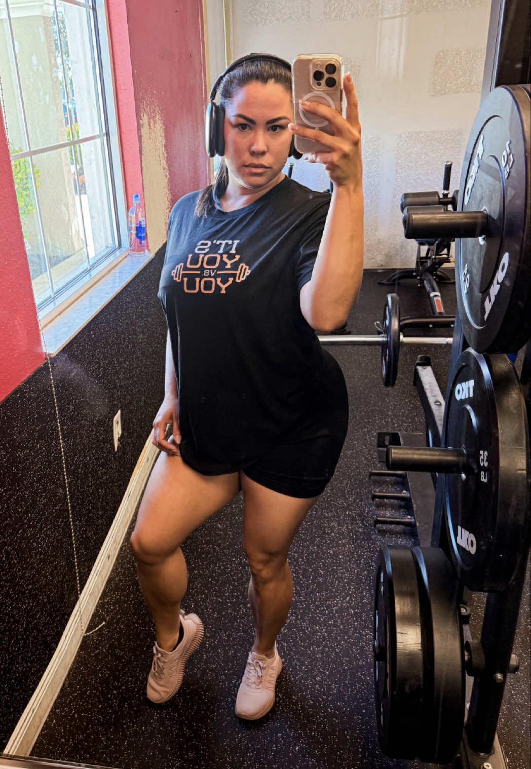 La MoTiVaCiOn que necesitas está delante de ti en el espejo🪞y en esta camisa diciéndote que eres TU v/s TU 💪🏻🏋🏻‍♀️.  #camisademujer #CapCut #ropaparaelgym #gymmotivacion #motivation 