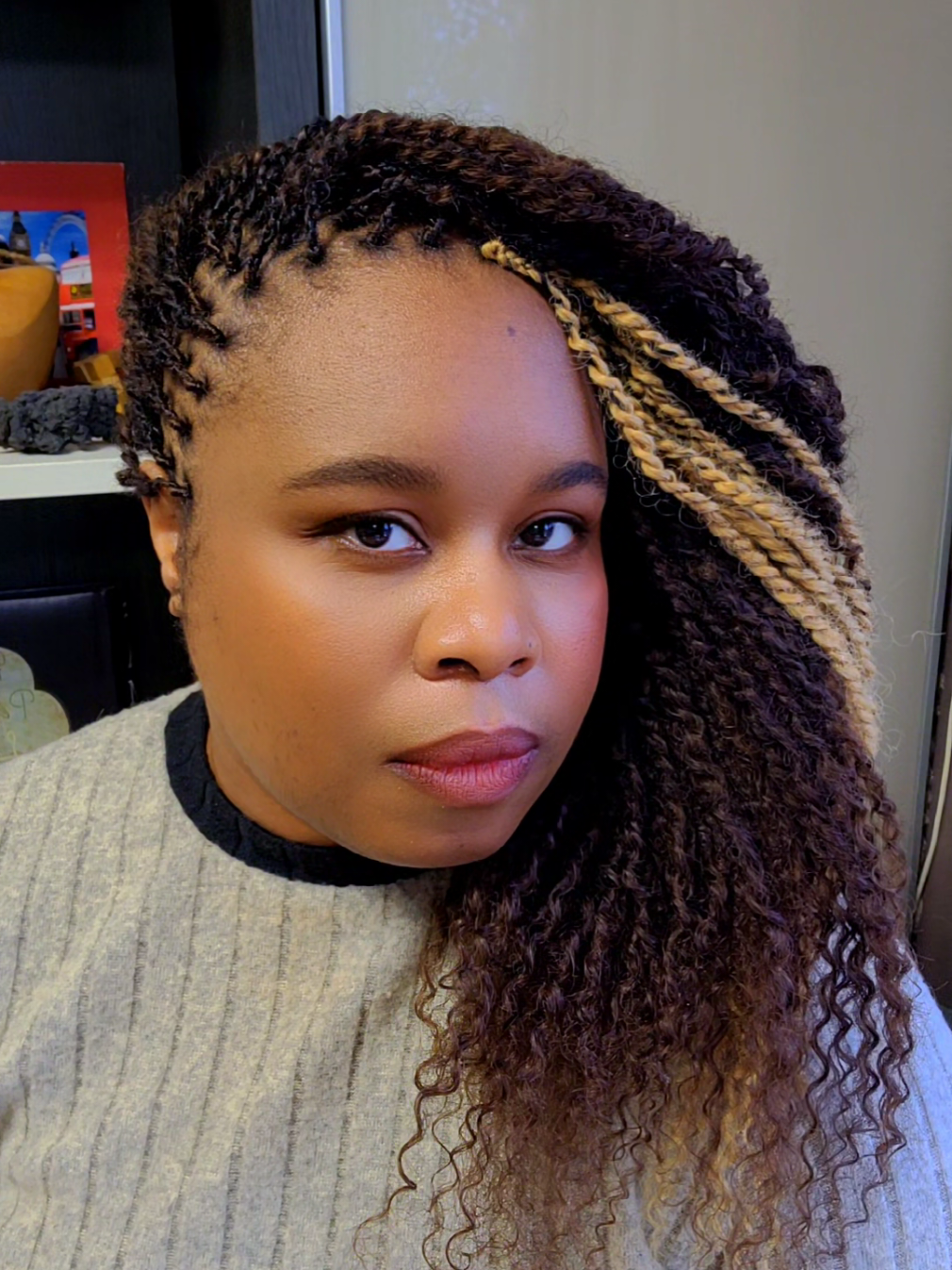 Money piece human hair twists. Love a pop of highlights. #humanhairbraids #humanhairtwists #minitwist #trendinghair #springtwist 