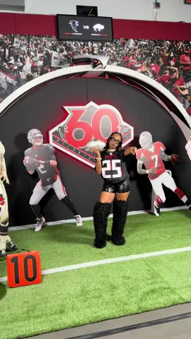 first game and i had sooo much fun! ❤️🏈 @Atlanta Falcons #mondaynightfootball 