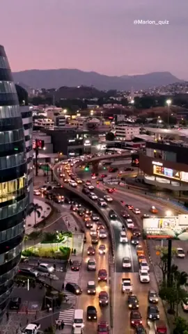 Guayaquil, 6:05 p.m. Desde el aire, la ciudad mostraba su rutina habitual, ajena a lo que estaba por venir. 24 Horas después, el sonido del caos reemplazó al de la vida cotidiana. Un atentado sacudió a todos, dejando pérdida, miedo y una profunda herida en el corazón del país. 🇪🇨🕊️#malldelsol #adn #rc5
