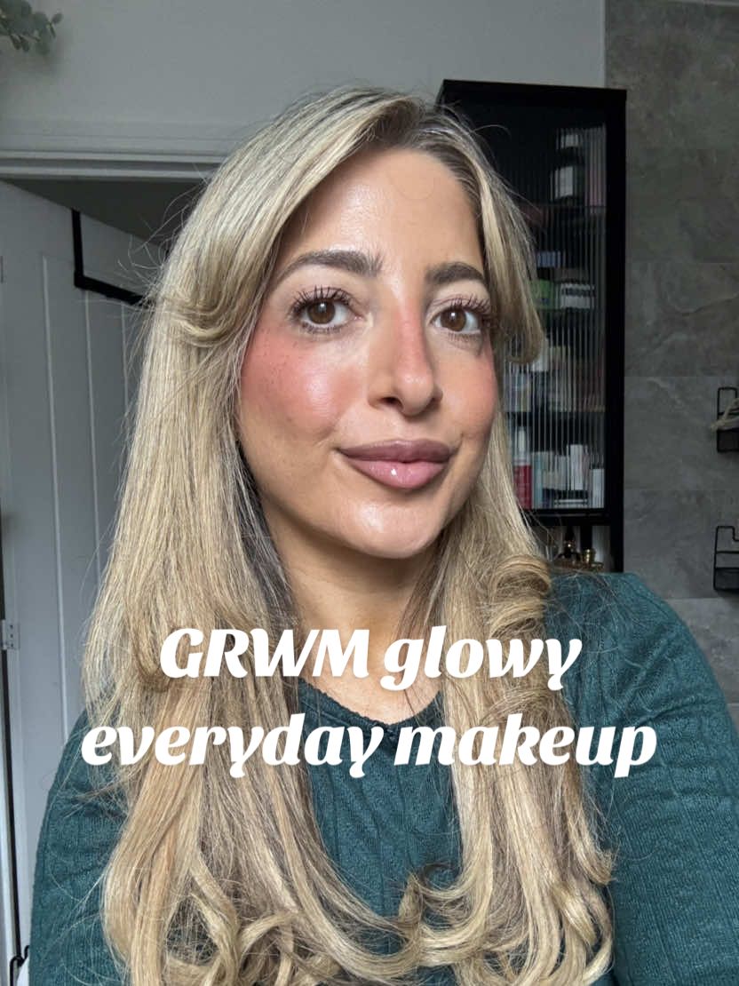 Oh I do love this everyday glowy makeup!Sometimes a bunch of products come together and just *hit*. @elfcosmetics halo glow shade 4 @milkmakeup hydrogrip skin tint @HNB Cosmetics soft focus smooth filter concealer @makeupbymario soft sculpt shaping stick @Charlotte Tilbury unreal blush in cherry glow  @MaybellineUK blush in city sizzle @nyxcosmetics_uk buttermelt blush  @GLOW FOR IT lash focus mascara in brown @rimmellondon lip liner in cappucino @Paula’s Choice  peptide lip booster Charlotte Tilbury flawless powder #grwmmakeup #everydaymakeup #newmakeup #chattygrwm #glowymakeup 