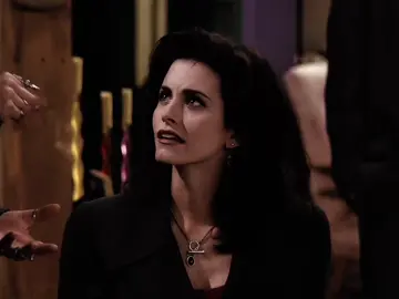 THE 90s beauty - i love rach but idk how anyone can say she was the prettiest on the show when monica’s right there 🙏| #courteneycox #st4rzflms #friendsccvsp #monicageller #friends 