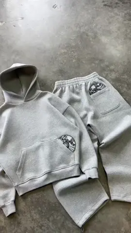 Découvre l’ensemble à moins de 20€ 💿 Coloris Gris & Noir encore disponibles❕