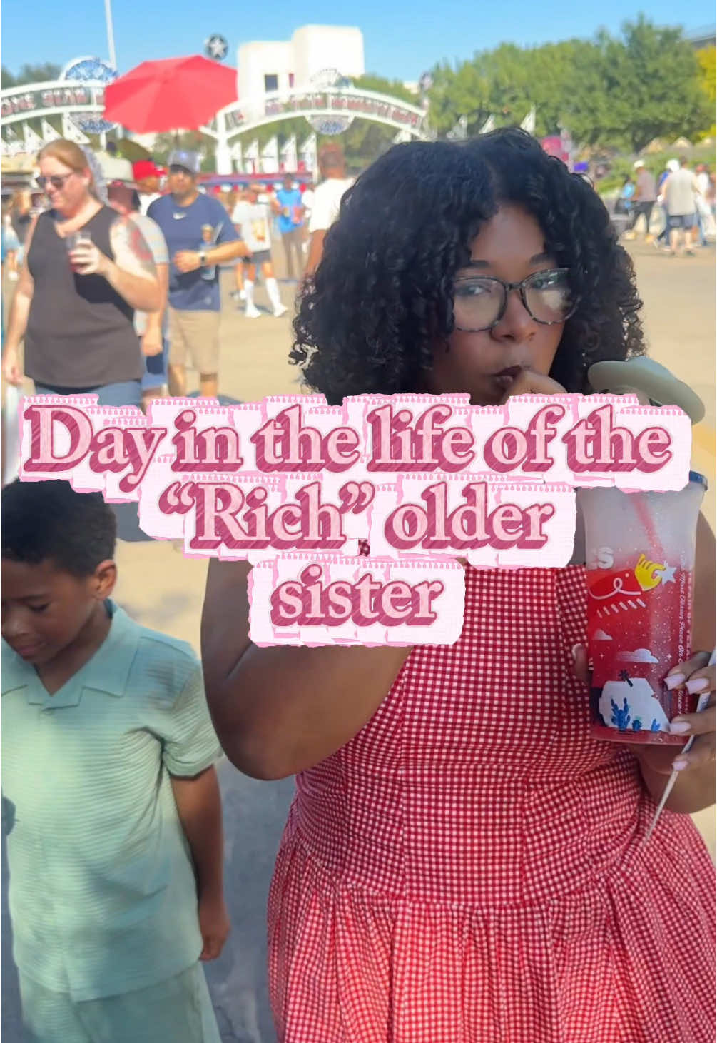 All the first born older sisters know the feeling, I feel like me and my wallet go hand-in-hand when my siblings are around🥲 I had so much of the fair this year though I can’t wait for next year.  @Moniiii🎧🦇--  @Hannah  #firstborndaughter #oldersister #texasstatefair #thefair #siblinglove #whatiateatthefair #richsister 