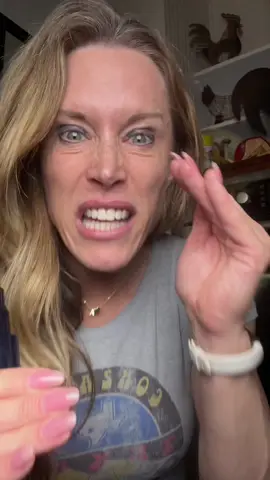 My kids eczema, flares up so badly in the winter time.  Colloidal oatmeal is such a soothing ingredient, and Lunavia has put it in a bottle for you. #eczema #Relief #Skin #SkinCare #lunavia 