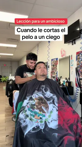 Cuando le cortas el oelo a un ciego #viral #funny #parati #espososdivertidos #parejasdivertidas 