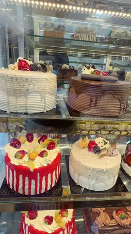 Her gün yeni çıkan bol çikolata ve meyveli pastalarımız😍 #GaziAntepSultan_pastries #fyp #birthdaycakes #vanillacake #chocolatecake 