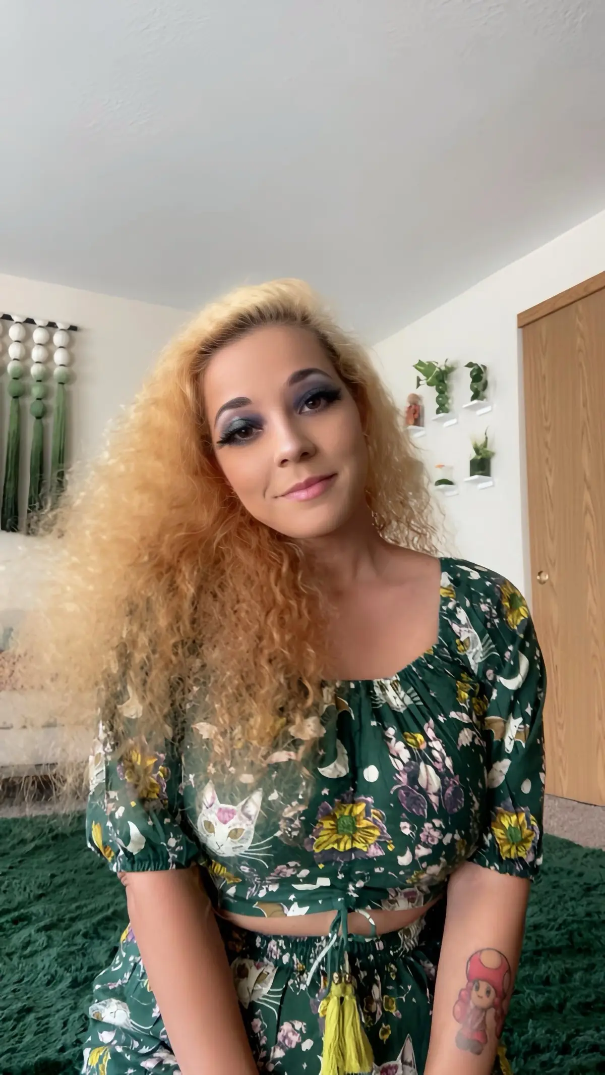 Did a lot of fun fallsy things here lately! Went to a pumpkin patch, picked out & carved pumpkins, watched SO many spooky and fun movies. Even saw the new Tron. Playing with my new cute outfits, makeup looks and trying watermelon and matcha swirl ice cream! Yummy yummy  I hope you all have been having such a lovely and cozy fall so far 🍂🍁 Two piece outfit is from @KarmaNepalCrafts  Eyeshadow look inspired from @CourtneyQuarantine using @Blend Bunny Cosmetics Longing Pallet 💜