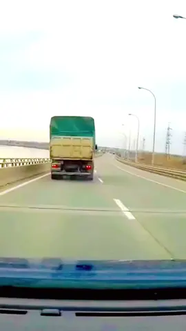 Truck Hits Broken Bridge → Plunges Into River! 🕳️🚚 #BridgeCollapse #TrafficAccident 