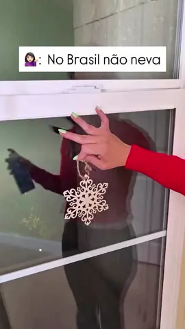 Neve artificial spray 300ml COLORART! Crie um inverno mágico na decoração natalina. Fácil e irresistível! ❄️✨ Comente NEVE para receber o link desse produto com desconto! #Shopee #NeveArtificial #natal #tiktokshop #neve 