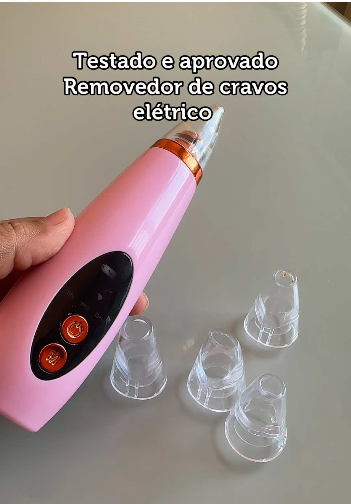 ✨ Pele limpa e sem cravos em minutos! O Removedor Elétrico de Cravos limpa os poros profundamente, remove oleosidade e impurezas sem machucar a pele. Possui 6 ponteiras, sucção ajustável, é recarregável via USB e ideal para uso facial em casa com resultado profissional. ✅ Reduz cravos e espinhas ✅ Desobstrui os poros ✅ Suaviza a pele ✅ Fácil de usar e portátil #Skincare #RemovedorDeCravos #PelePerfeita #Beleza #CuidadosComAPele