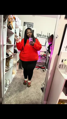 Just a simple #momfit #OOTD as a on the go stylish mama! I’m looking forward to wearing all my sweaters this #fall ! I love fall fashion and #plussize fashion. Follow me for more simple cute inspo 🧡🍂🍁 #fullsizebarbie 
